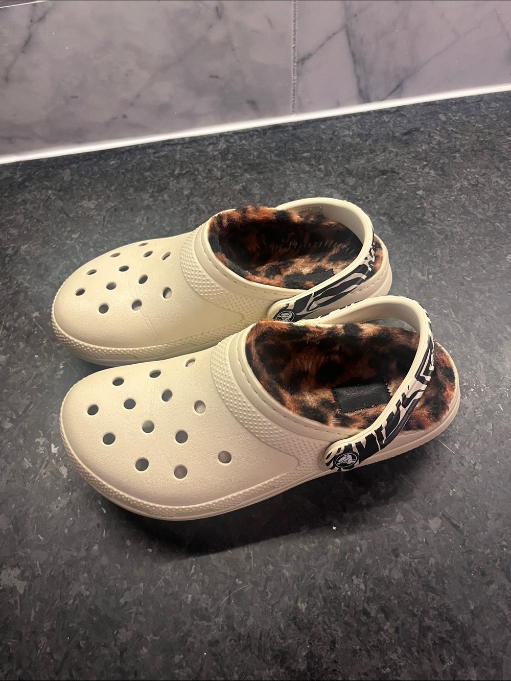 Ladies Cream Clog Shoes with Faux-Fur Lining - Picture 4 of 7